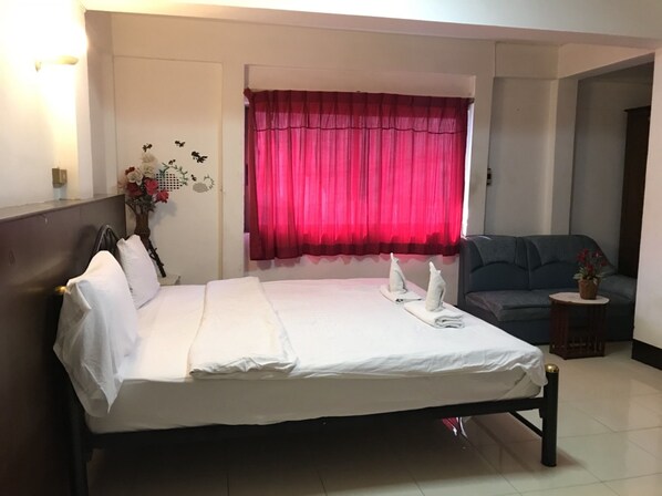 Chambre Deluxe | Rideaux d’obscurcissement, accès au Wi-Fi (inclus)