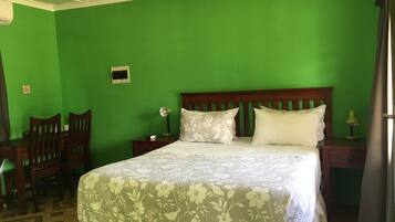 雙人房 | 書桌、免費無線上網