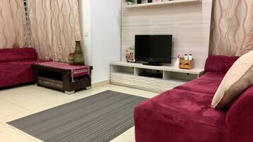 House, 4 Bedrooms | Living room | LCD TV