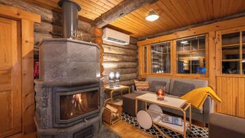 Classic Cottage, 2 Bedrooms, Non Smoking, Sauna | Living area