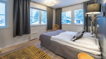 Economy Room, 2 Single Beds, Non Smoking, Shared Bathroom | 1 bedroom, desk, cots/infant beds, free WiFi