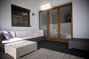Familienapartment, 2 Schlafzimmer, Bergblick, Hanglage | Terrasse/Patio
