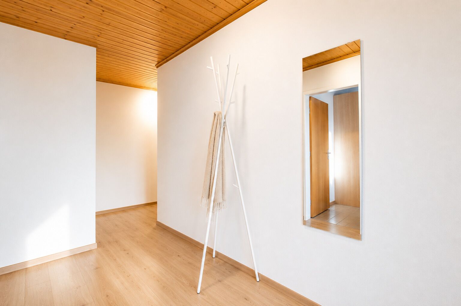 Departamento familiar, 2 habitaciones, vista a la montaña, junto a la pista de ski | Área de sala de estar | Televisión de pantalla plana 