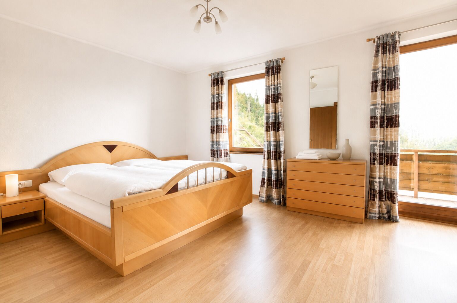 Apartamento superior, 2 habitaciones, vistas a la montaña, junto a la montaña | 1 dormitorio, sistema de insonorización, wifi gratis y ropa de cama
