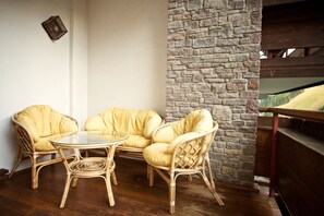 Superior-Apartment, 2 Schlafzimmer, Bergblick, Bergseite | Balkon