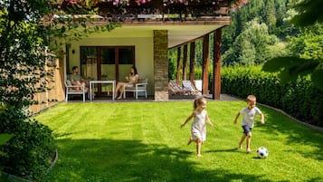 Family Apartment, 2 Bedrooms, Mountain View, Slope side | Garden