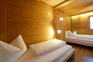 Apartamento familiar, 2 habitaciones, vistas a la montaña, junto a la pista de esquí | 1 dormitorio, sistema de insonorización, wifi gratis y ropa de cama