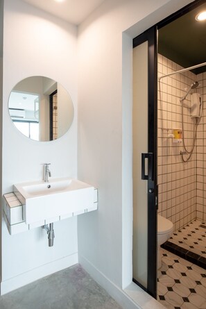 Private Suite | Bad | Toalettartikler (inkludert), hårføner og håndklær