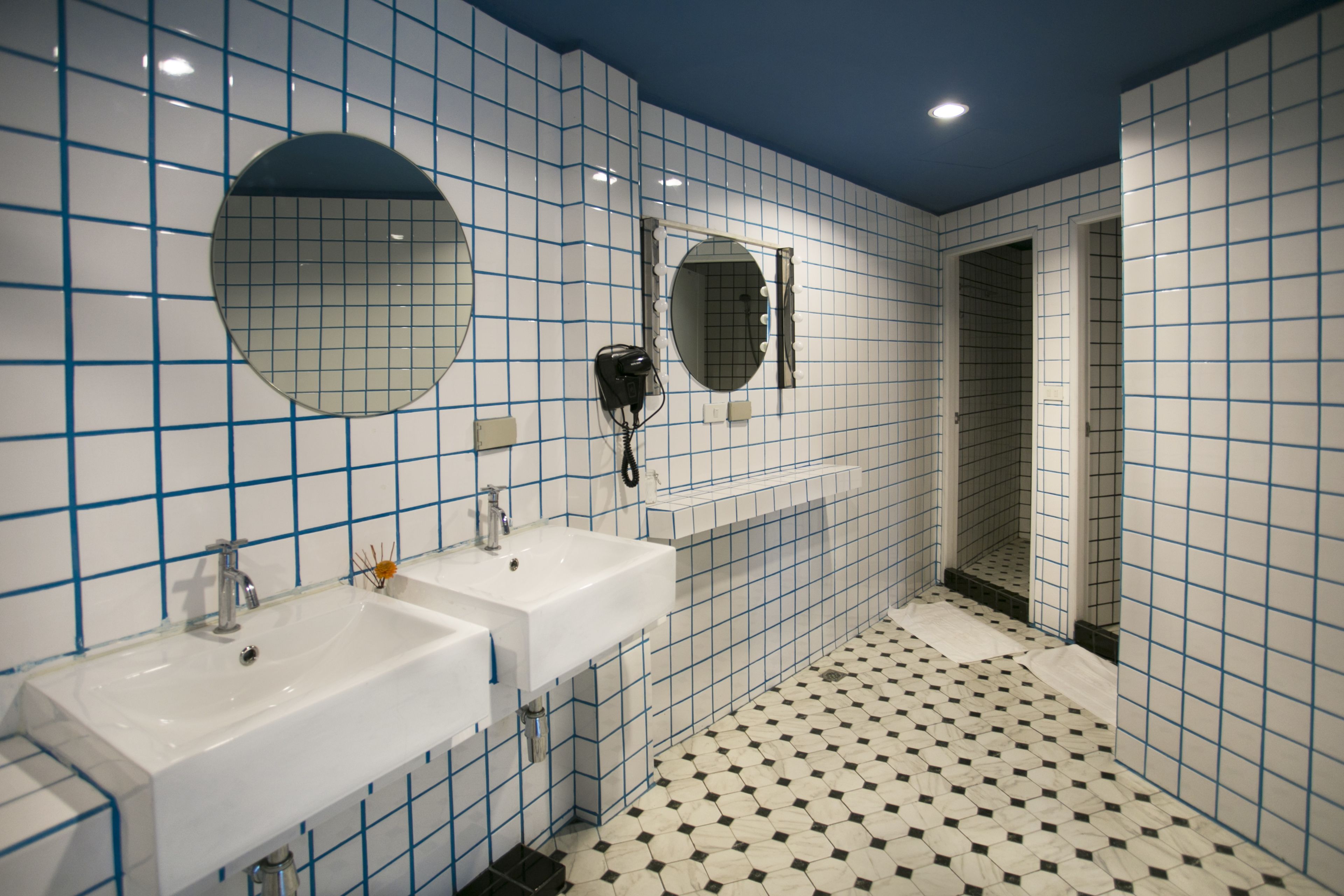 triple room, 3 single beds, non smoking, city view | bathroom | free toiletries, hair dryer, towels