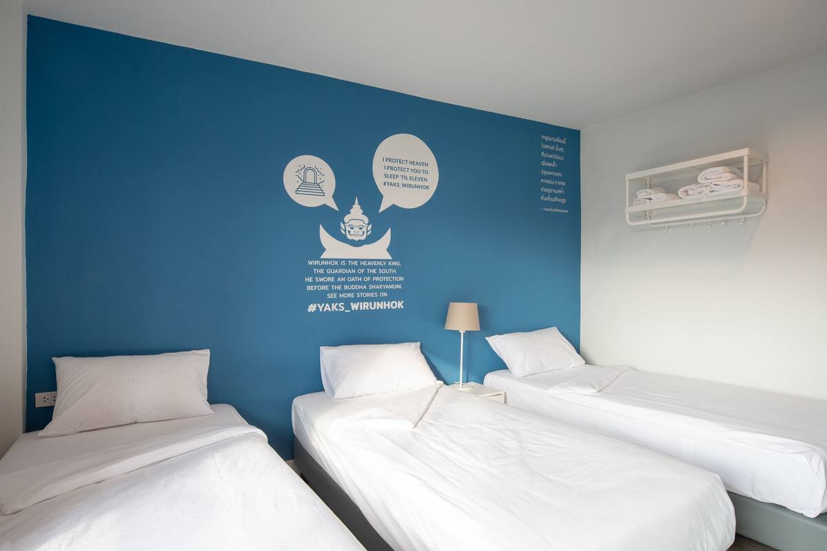 Triple Room, 3 Twin Beds, Non Smoking, City View | Soundproofing, WiFi (free), bed sheets