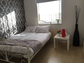 Comfort-Doppelzimmer, 1 Doppelbett, Gartenblick | Hochwertige Bettwaren, Schreibtisch, Bügeleisen/Bügelbrett