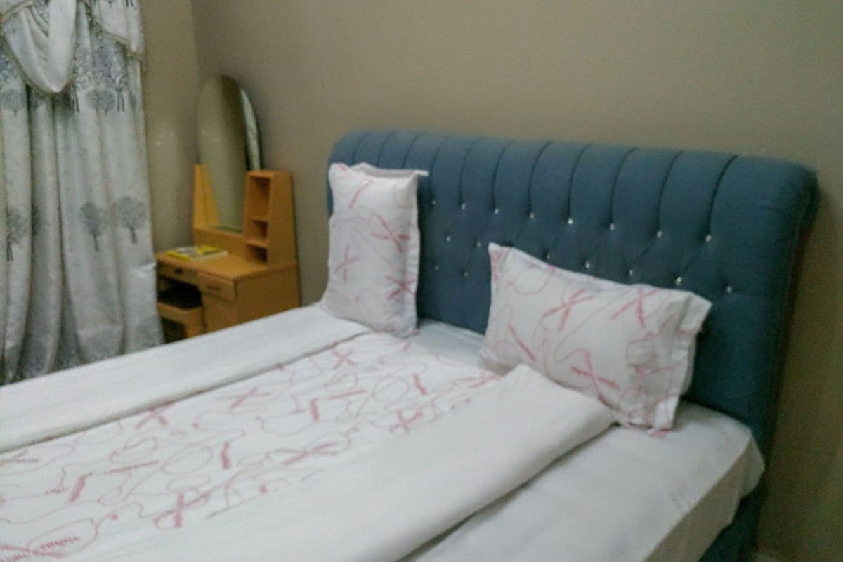 スタンダード ダブルルーム | デスク、ノートパソコン用作業スペース、WiFi (無料)、客室ごとに異  なる装飾