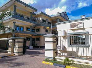 Property entrance - The Prince Charles Hotel (Lusaka)