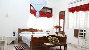Deluxe Double Room, 1 Double Bed, Garden View, Garden Area | Living room - Gudsmith Home (Negombo)