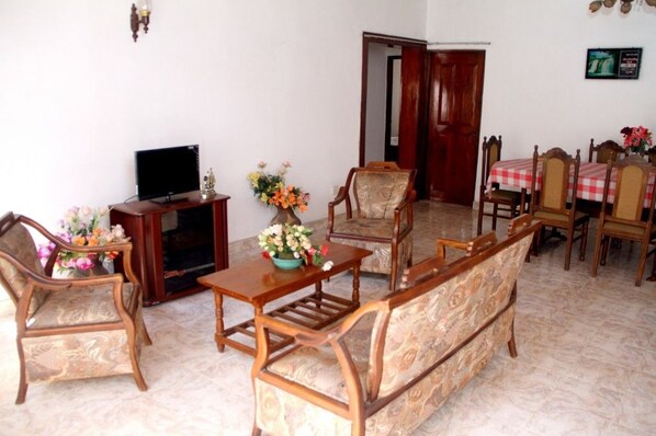 Living area - Gudsmith Home (Negombo)