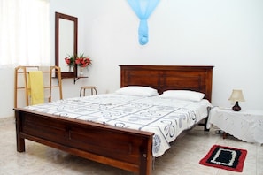 Doppia Deluxe, 1 letto matrimoniale, vista giardino, lato giardino | 1 camera, biancheria da letto di alta qualità, una cassaforte in camera