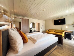 Deluxe Double Room, Balcony, Lake View - Hotel Schlossblick Chiemsee (Prien am Chiemsee)