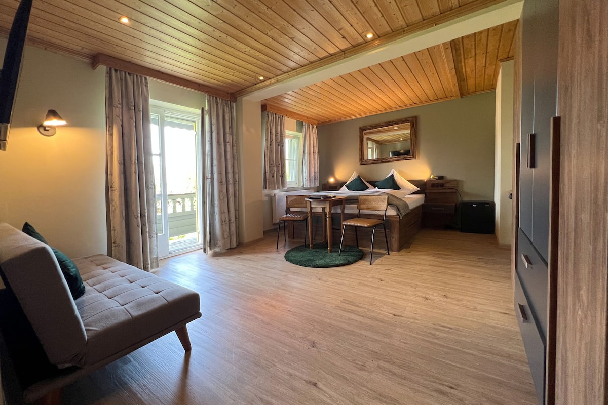 classic double room, balcony | 1 bedroom, hypo-allergenic bedding, in-room safe, individually furnished