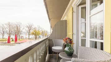 Comfort Double Room, Balcony, Lake View | Hypo-allergenic bedding, in-room safe, individually furnished, free WiFi