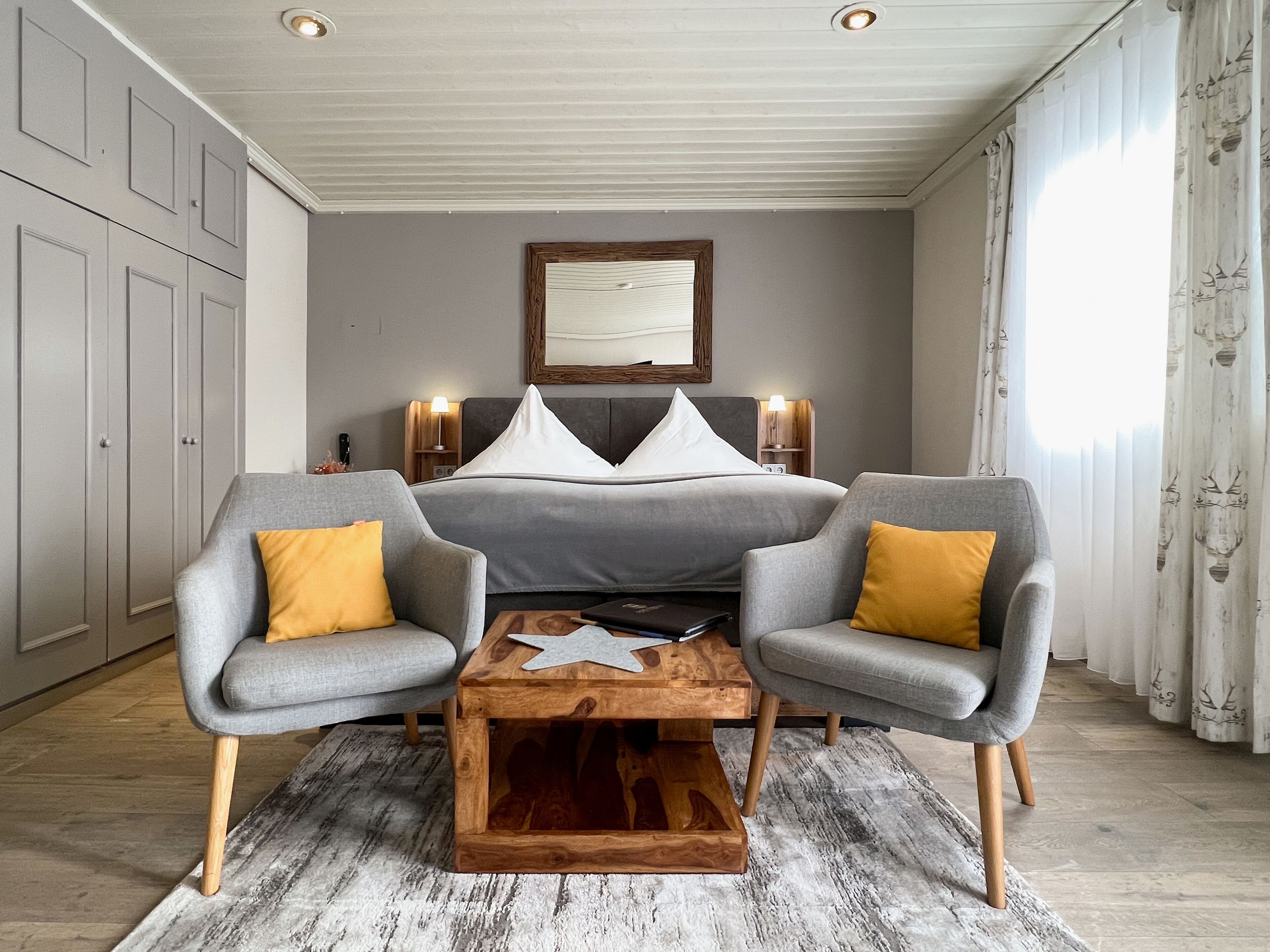 Quarto casal conforto, sacada, vista para o lago | Roupas de cama antialérgicas, cofres nos quartos