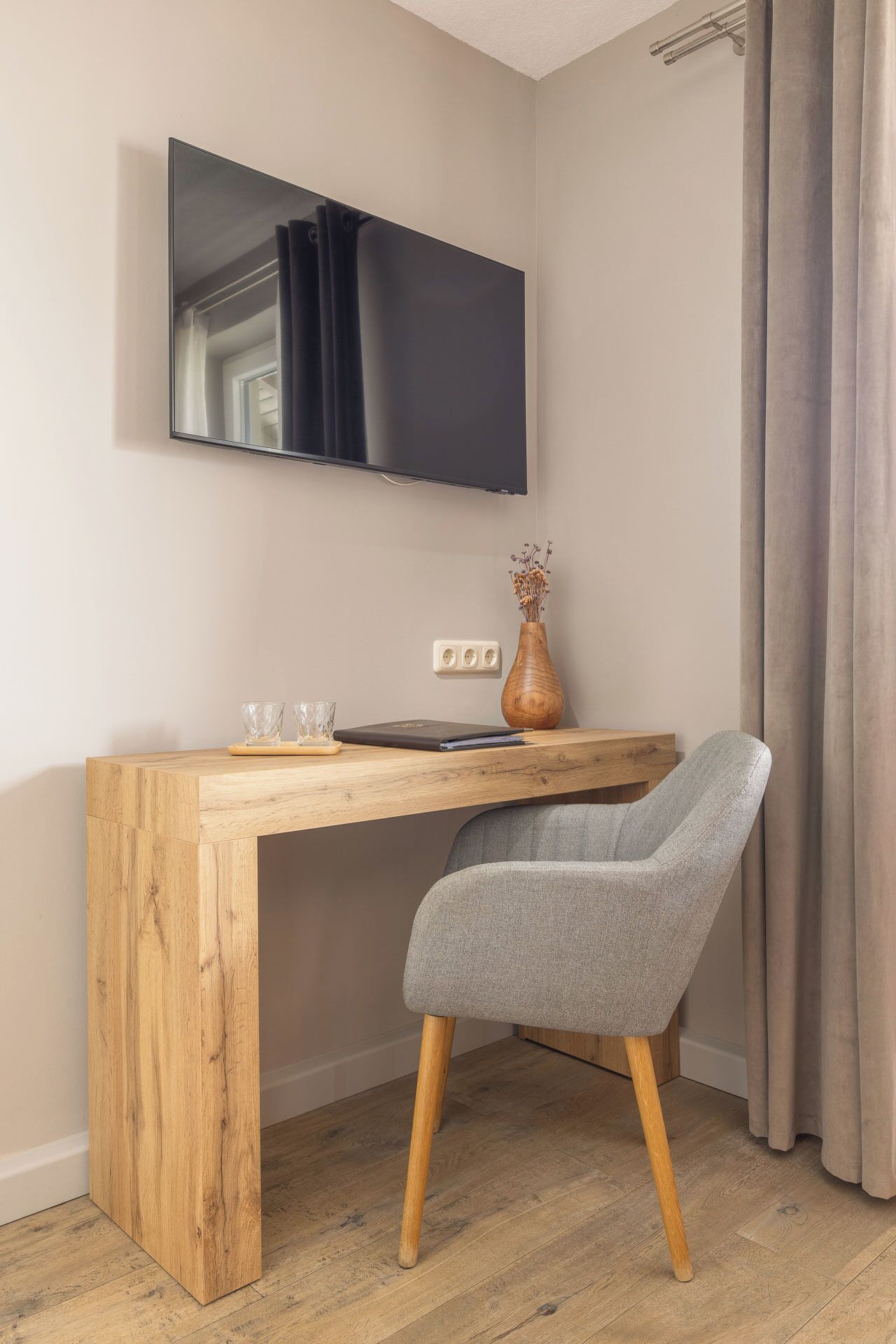 classic double room, balcony, lake view | 1 bedroom, hypo-allergenic bedding, in-room safe, individually furnished