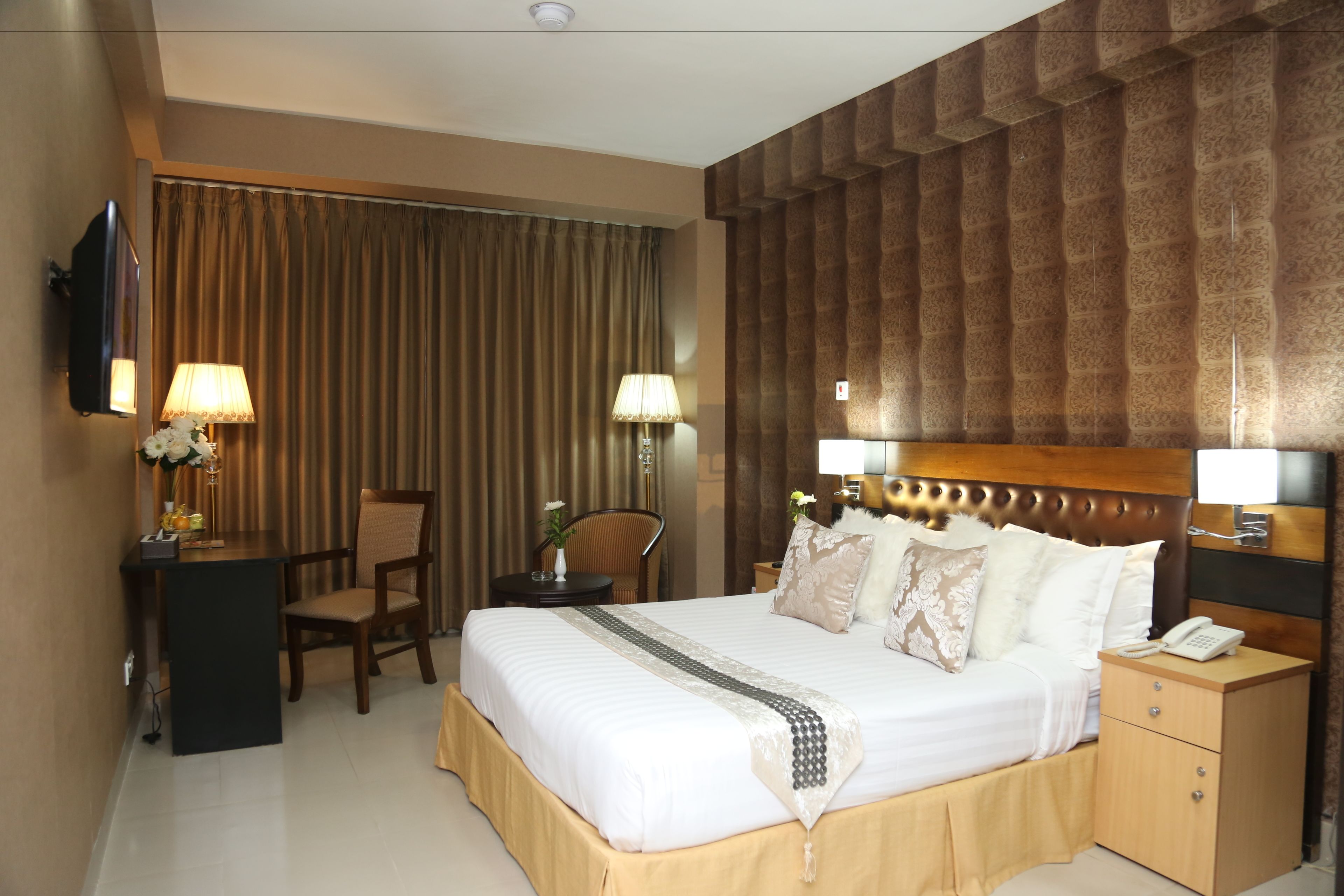 Premium bedding, minibar, in-room safe, desk