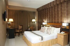 Familien-Suite, Mehrere Betten | Hochwertige Bettwaren, Minibar, Zimmersafe, Schreibtisch