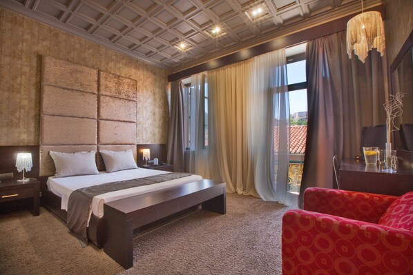 Minibar, in-room safe, free cots/infant beds, free WiFi - Aion Luxury Hotel (Nafplio)