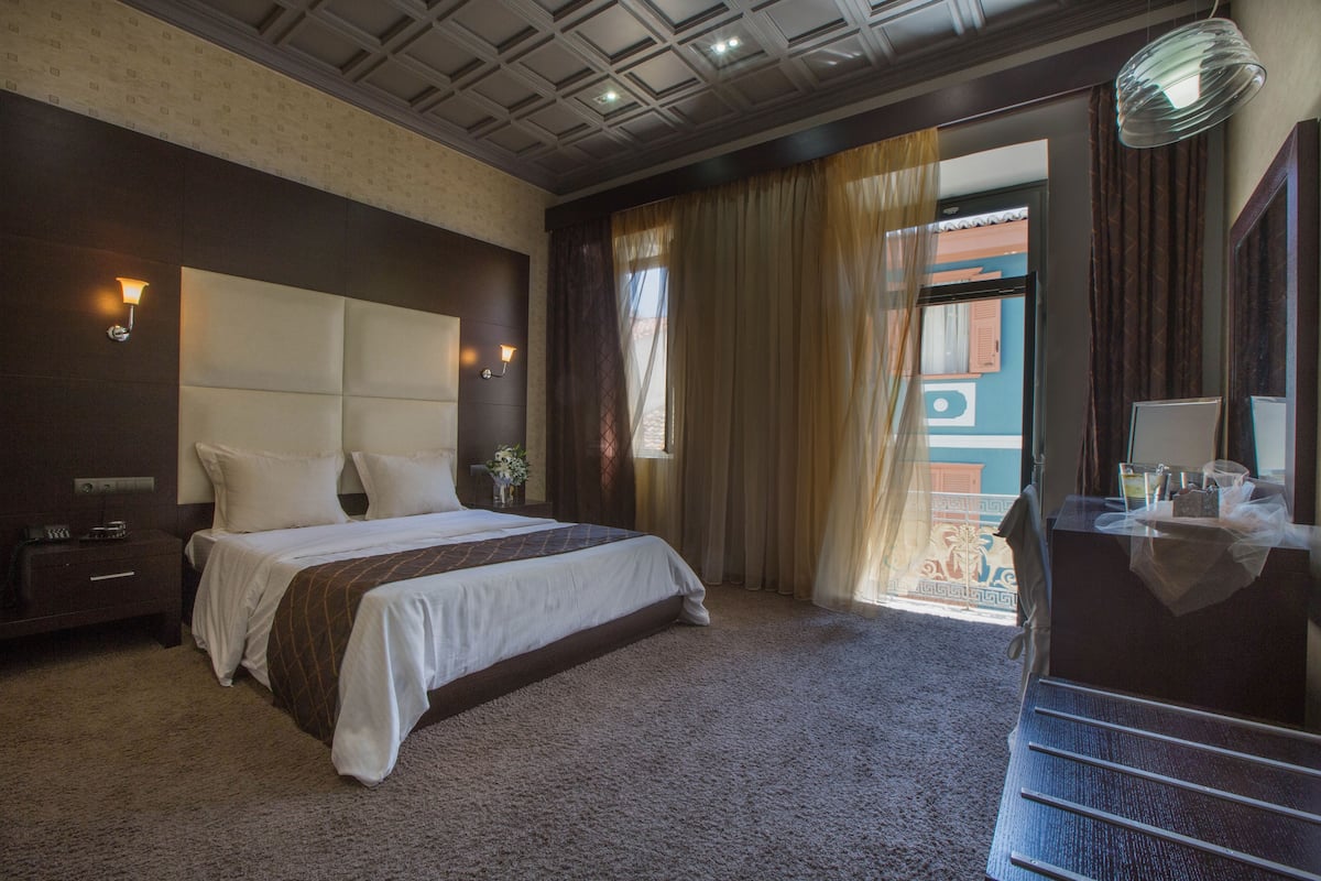 Minibar, in-room safe, free cots/infant beds, free WiFi
