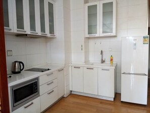 Kühlschrank, Mikrowelle, Wasserkocher