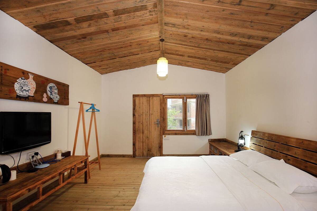 Desk, blackout curtains, iron/ironing board, free WiFi