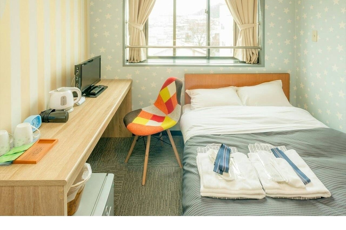 Desk, bed sheets