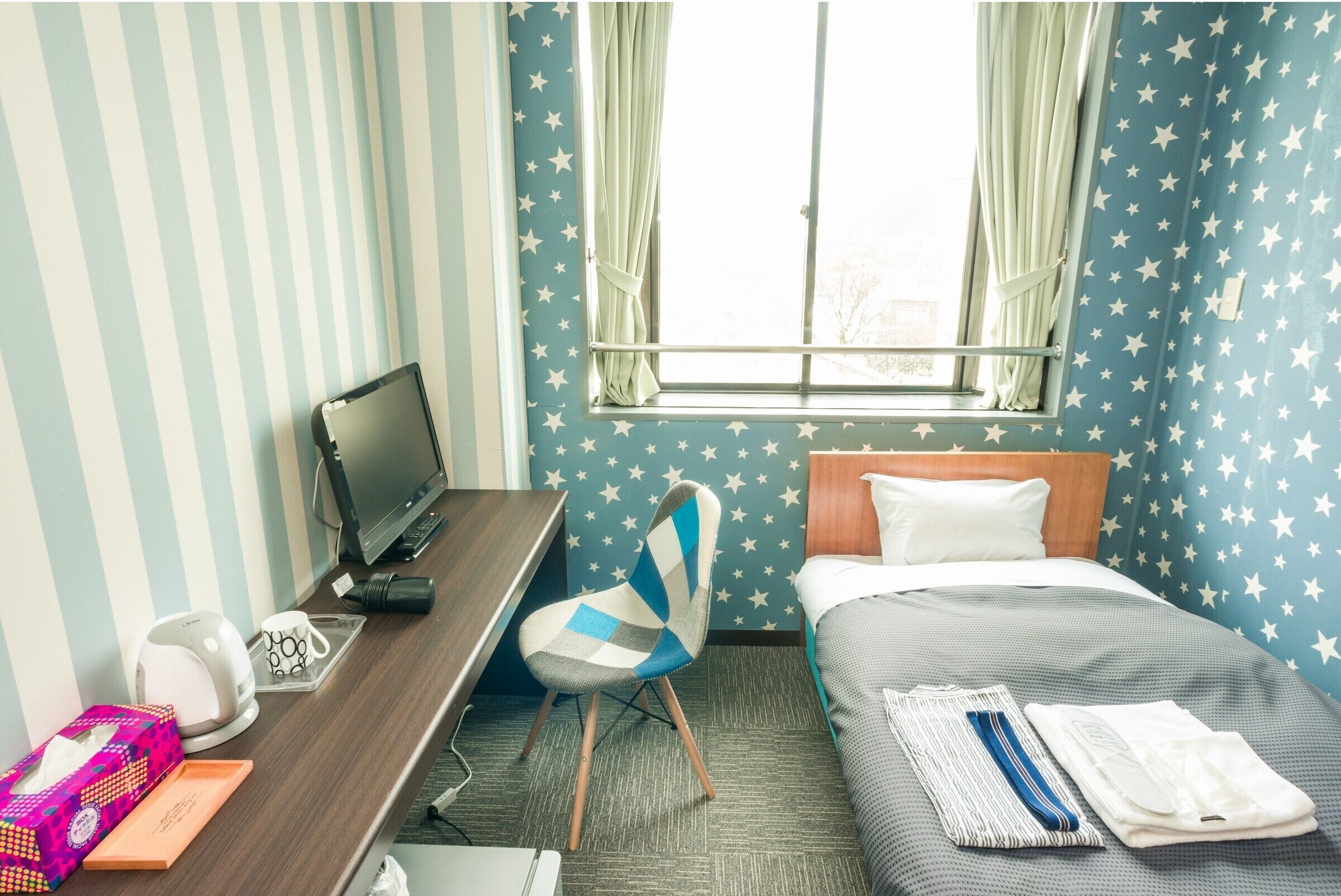 Desk, bed sheets