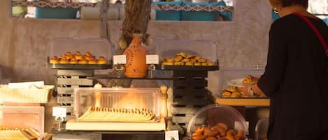 Tägliches inbegriffenes großes Frühstück