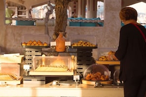 Gratis komplett frukost varje dag