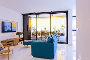 Living area - Elegant 2BR with Veranda by FeelHome (Tel Aviv)