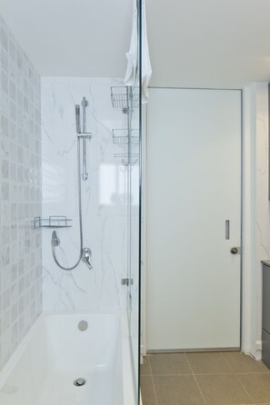 Apartment, 2 Schlafzimmer, Terrasse, am Strand | Badezimmer
