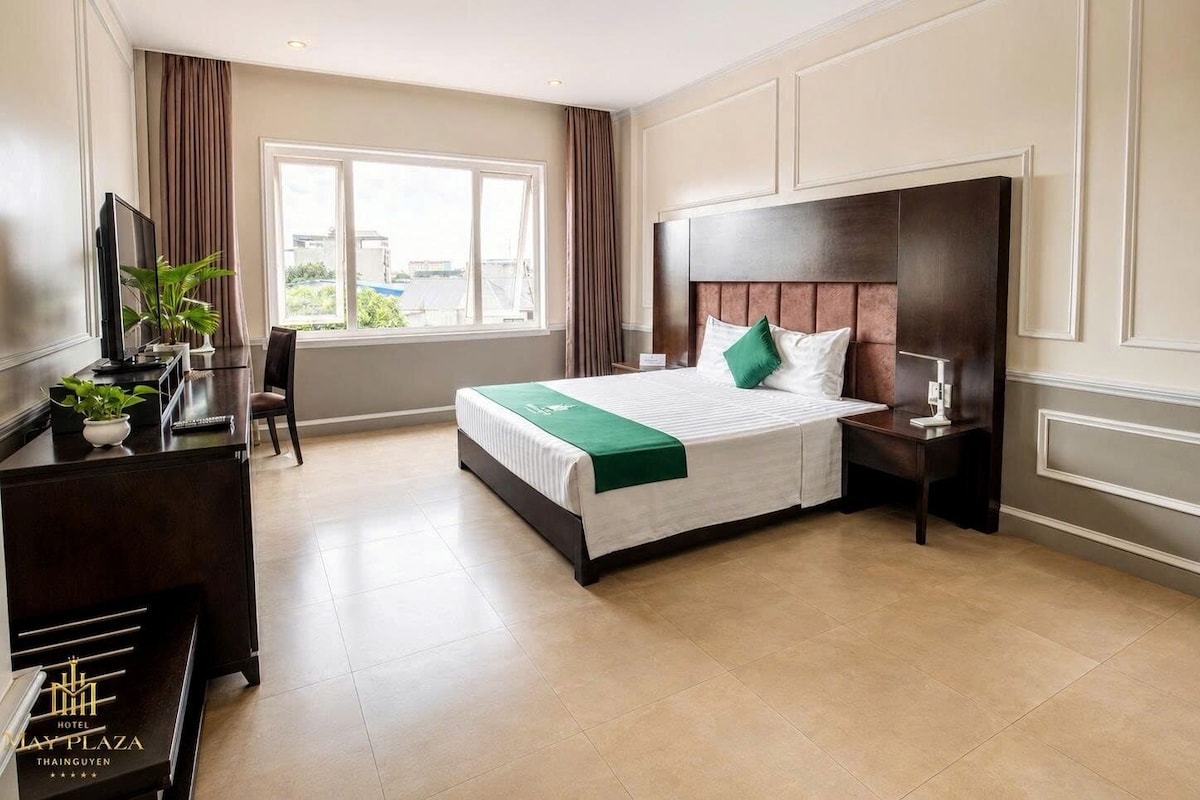 Business Double Room | Minibar, in-room safe, desk, laptop workspace