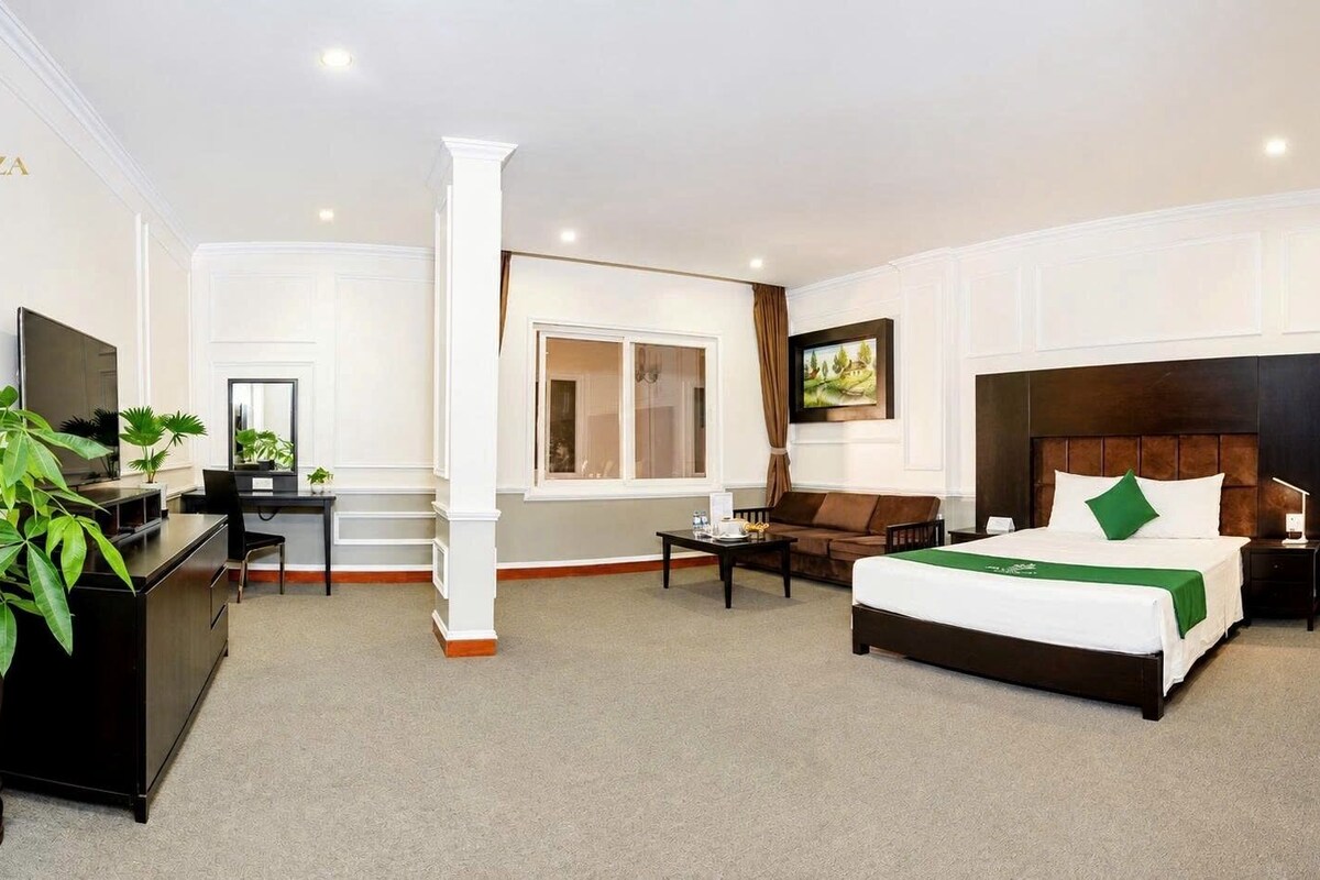 VIP Room			 | Minibar, in-room safe, desk, laptop workspace