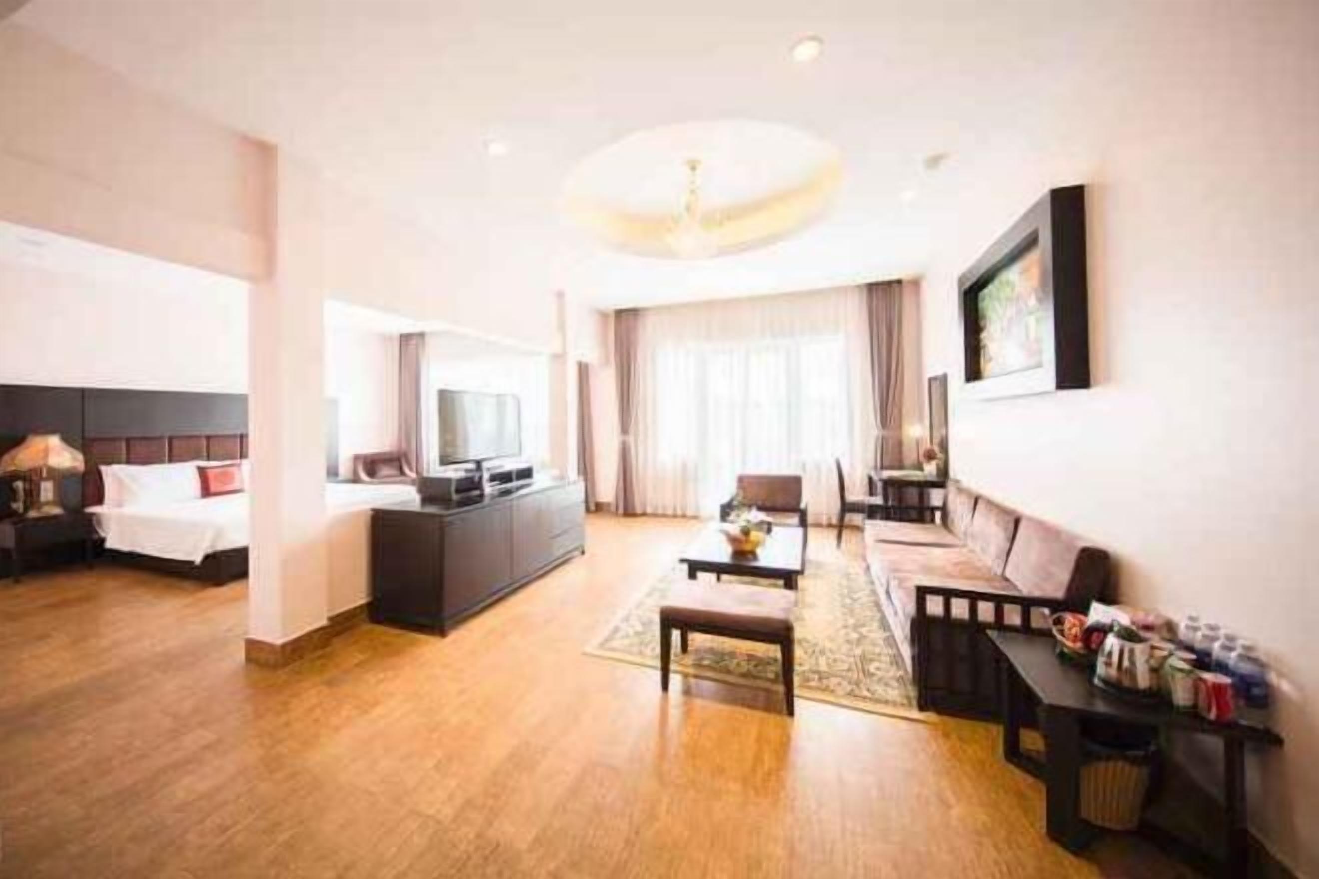 Minibar, in-room safe, desk, laptop workspace