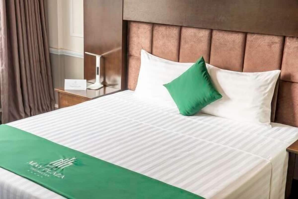 2 bedrooms, minibar, in-room safe, desk
