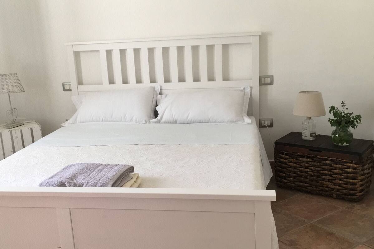 Chambre Double Deluxe (La casetta) | Couette en duvet d'oie, minibar, fer et planche à repasser