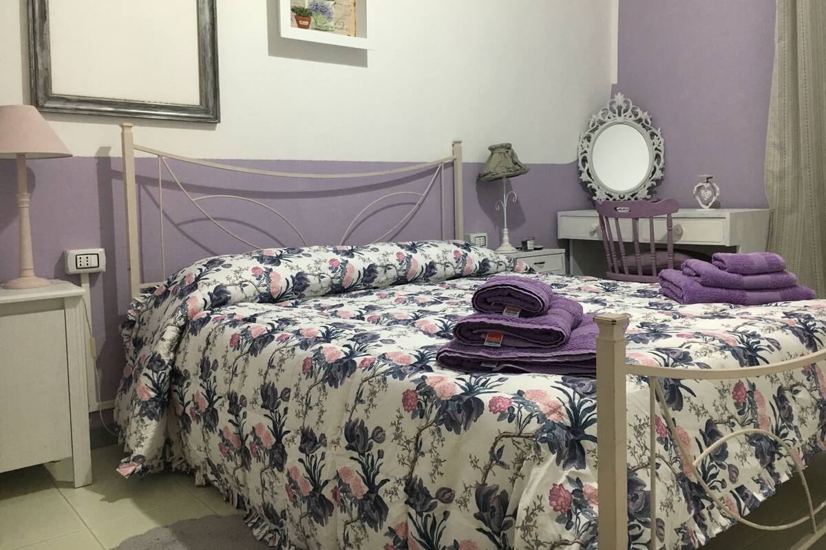 Selimut bulu angsa, minibar, dan setrika/meja setrika
