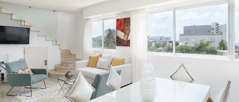 Apartment, 2 Bedrooms, Terrace, Sea View | Dining room