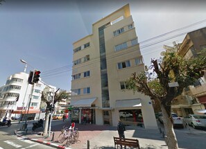 Exterior - Penthouse with Panoramic View by FeelHome (Tel Aviv)