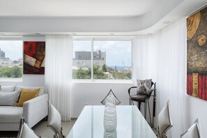 Dining room - Penthouse with Panoramic View by FeelHome (Tel Aviv)