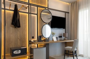 Deluxe Double Room (2 Adults + 1 Child) | Premium bedding, in-room safe, desk, laptop workspace - Mythic Summer Hotel (Katerini)