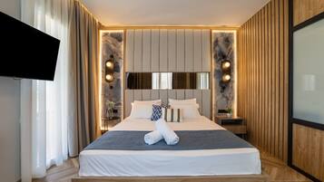 Blue Suite with Pool & Mountain Olympus View | Premium bedding, in-room safe, desk, laptop workspace