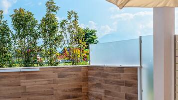 Deluxe Suite, Private Pool, Mountain View | Terrace/patio