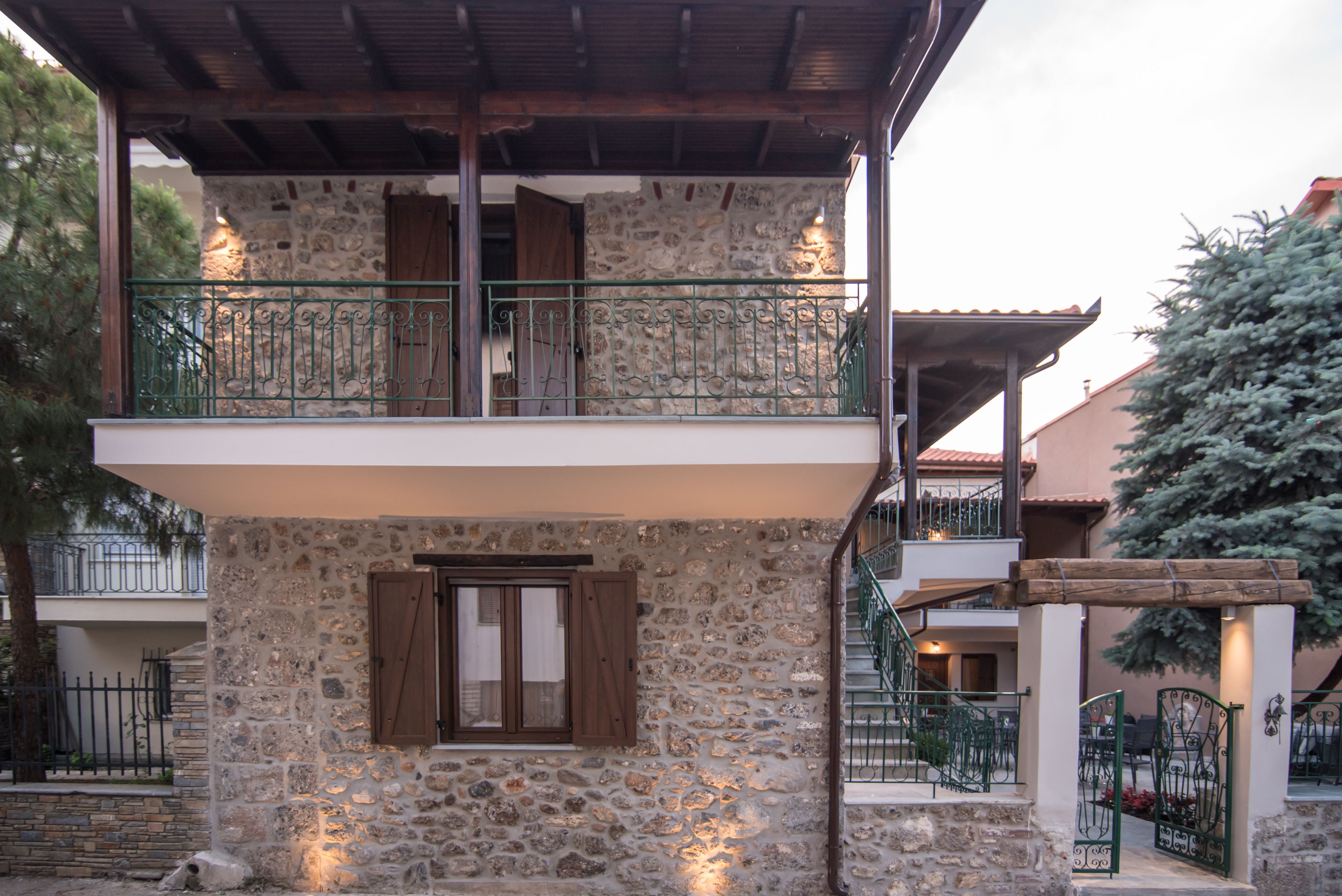 Vista frontal de la propiedad